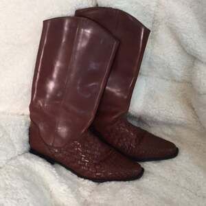 Unisa flex 8.5 tobacco color boot pull on euc